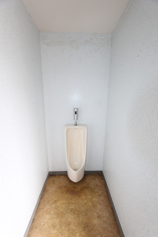 車販店舗-男子トイレ